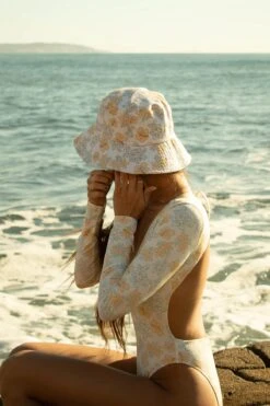 Dippin Daisys Shop -Dippin Daisys Shop BAHAMA MAMA BUCKET HAT 2