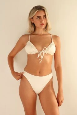 Bella Triangle Bikini Top 13 Bella Triangle Bikini Top -Dippin Daisys Shop D4234JCHLC DOVE bella top dove 4