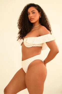 Kate Off-Shoulder Underwire Bikini Top -Dippin Daisys Shop D4235JMNLC DPNK kate top dotted pink 2