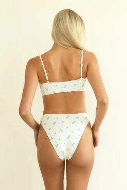 Leslie Bandeau Bikini Top -Dippin Daisys Shop D4316JEYLC BBFL leslie top baby floral 3