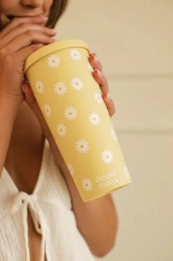 Daisy Printed Tumbler -Dippin Daisys Shop DDTMBLR VNLA daisy printed tumbler vanilla 3